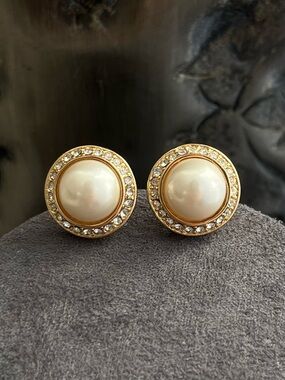 Vintage Christian Dior Pearl Rhinestone 14k Gold Post Mini Round Pierce Earrings